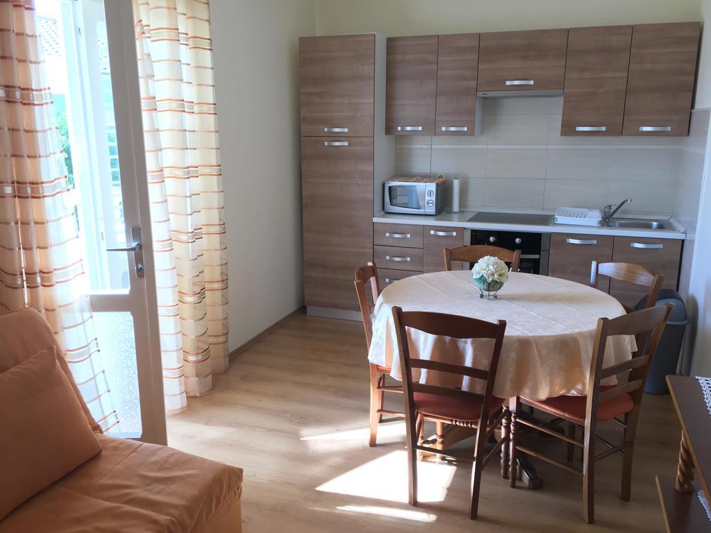 Apartment Biserka Barbat na Rabu Ngoại thất bức ảnh