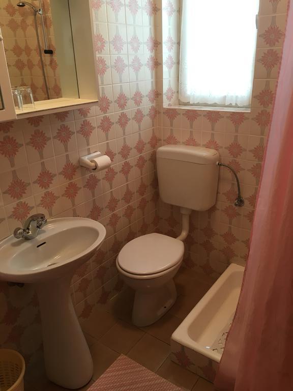 Apartment Biserka Barbat na Rabu Ngoại thất bức ảnh