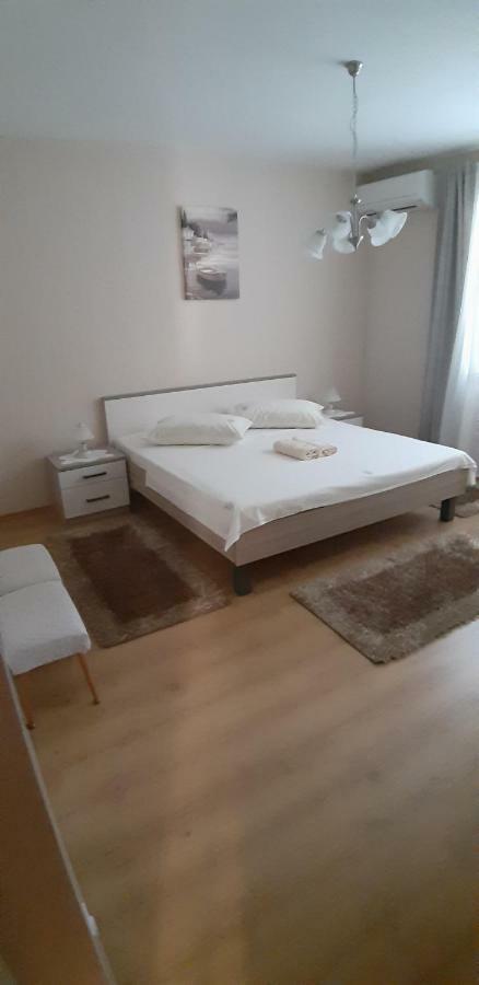 Apartment Biserka Barbat na Rabu Ngoại thất bức ảnh